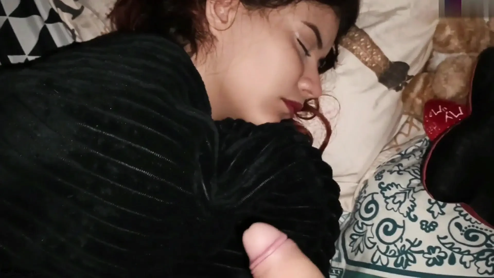 Mafelago é uma latina com muito tesão com seu meio-irmão - Porno en Español