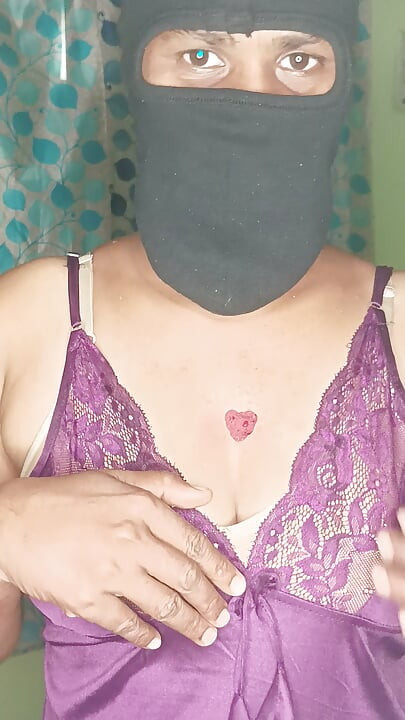 Cute indian house wife showing her cleavage