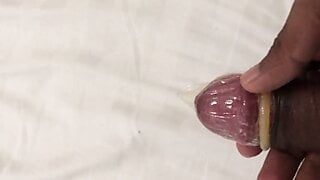 Prezervatif koyarak ve mastürbasyon büyük siyah horoz