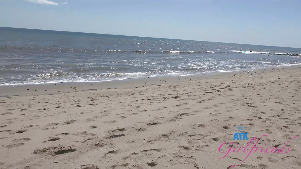 Beach Day Fun with Selena: Barefoot Sand & Shells, Then Roadside Sloppy Blowjob!