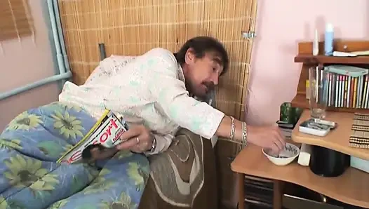 Gadis remaja nakal ini dientot habis-habisan sampai mengerang keenakan