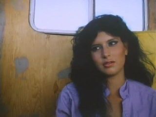 Розовая Лагуна, секс-шалава в раю (1984)