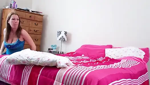Heiße MILF betrügende ehefrau katerina intensiven und schnellen Handjob, um ihren vermieter schnell für diesen monat miete kommen zu lassen.