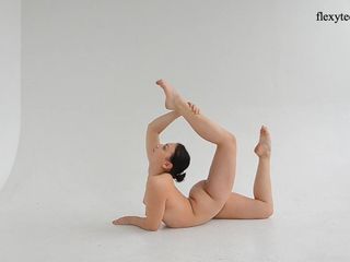 Super elastyczna gorąca gimnastyczka Dasha Lopuhova