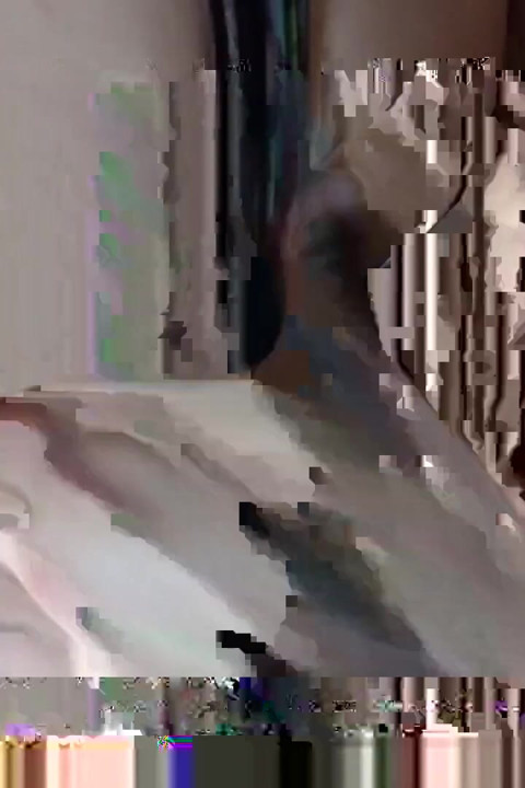 Büyük kırmızı neredeyse yumruğunu alıyor
