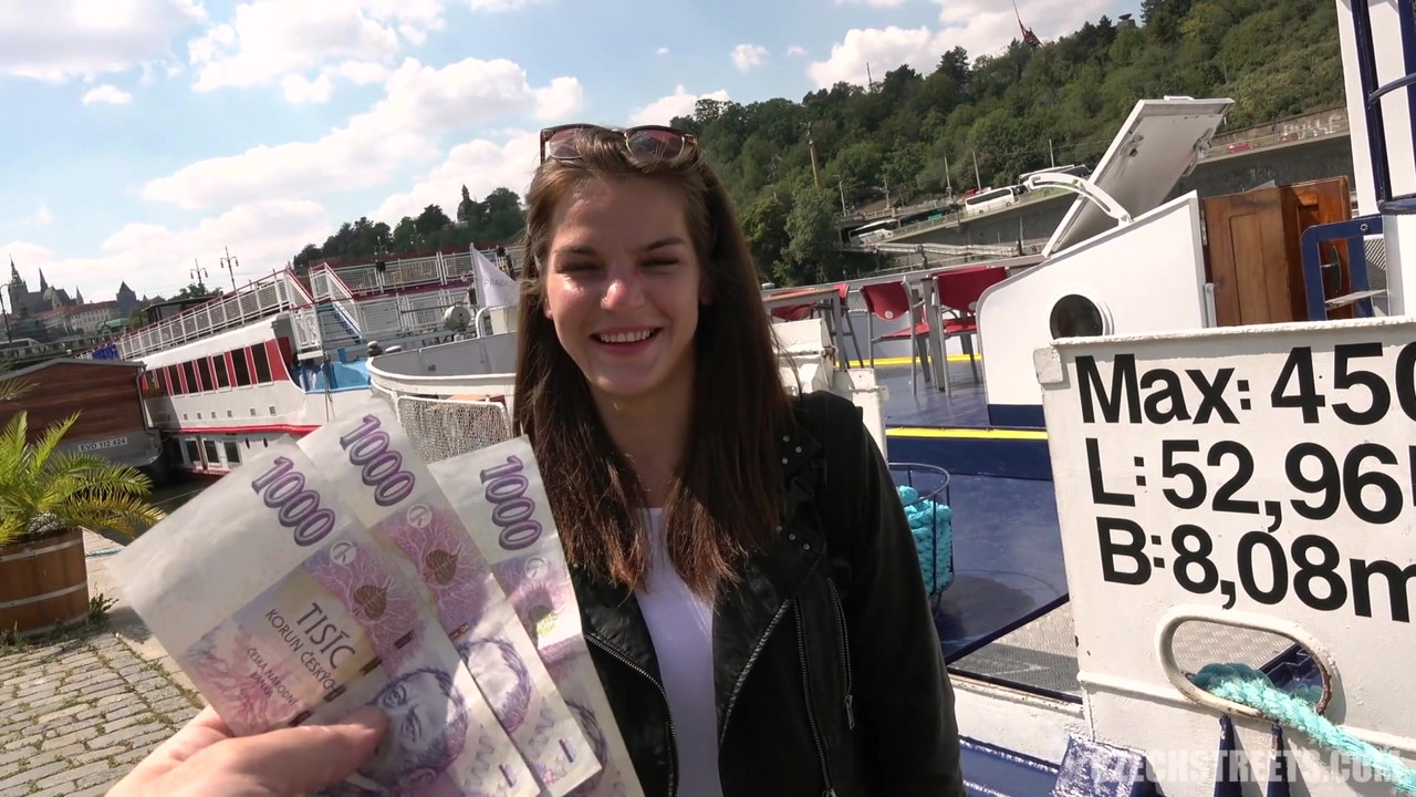 チェコの街 - 史上最もシャイな女の子