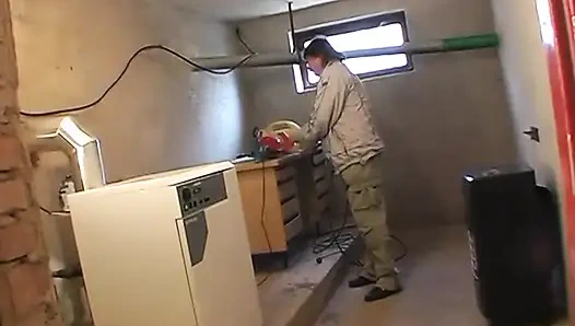 Темноволосой тинке вылизал и захлопнул киску старый чувак