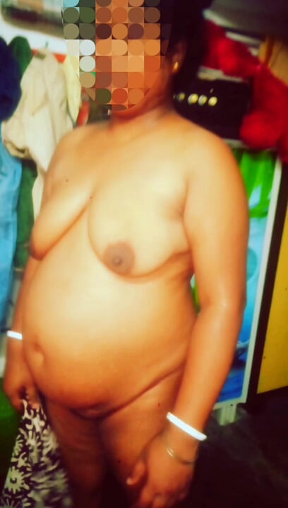 Tante nona gita diekspos di rumah setelah mandi