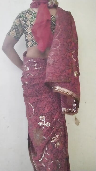 Liderlig Crossdresser i saree stående onani