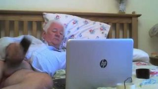 Büyükbaba inme üzerinde web kamerası