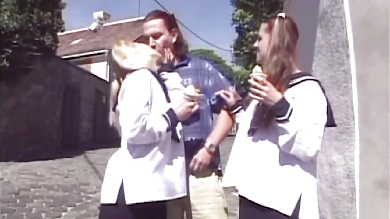 Rubia madura belleza monta polla dura al aire libre