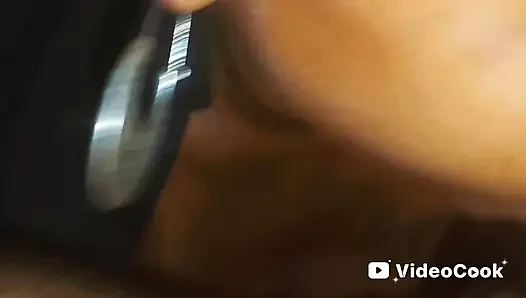 Сучка насухо сосет хуй!