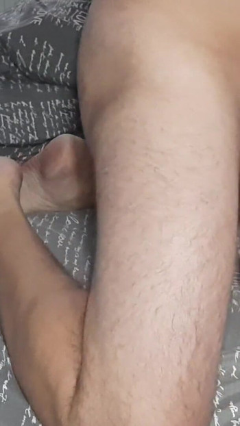 Abang tiri tiba-tiba masuk ke bilik saya dan mula mengongkek saya. | Klip 1