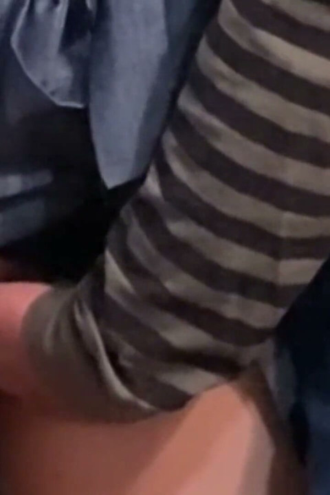 Fingerkneppet af gammel pervers mand