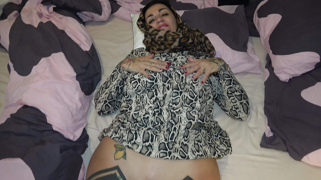 Sharing a bed with my big ass Arab stepmom