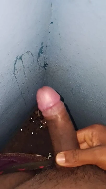 BIG DICK CUMS WHITE