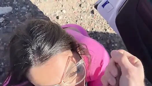 Sokağın Ortasında Yüzünde Boşalma Ile Oral Seks