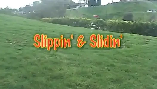 Süße kleine nymphomanin will eingeölten schwanz in ihrem arsch