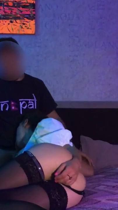 genç minyon öğrenci içinde siyah çorap var fucked ile twinks üzerinde yüz ve göğüsler | Klip 1