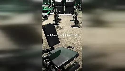 Üniversiteli sürtük amını parmaklarken canlı ig'e sert fışkırtıyor