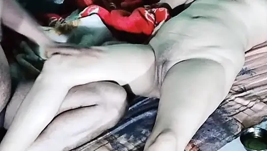 Hintli kadın tam gece masajı yapıyor
