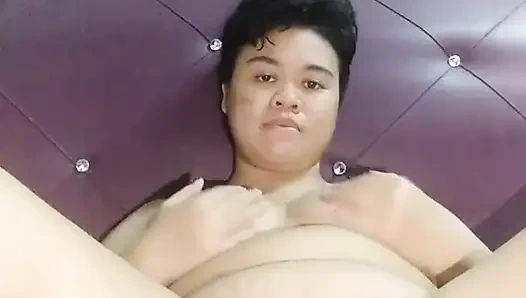 Versuche, meine enge muschi zu dehnen, das macht mich so geil