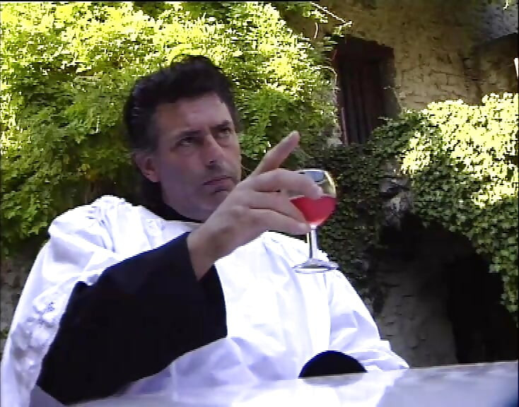 Une Te Brune De 18 Ans Se Fait Attraper Par Un Vieux.. Rencontre Intense En Plein Air!