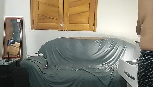 Cewek jalang ini suka banget ngentot sama pria lain yang nggak puas sama pacarnya!