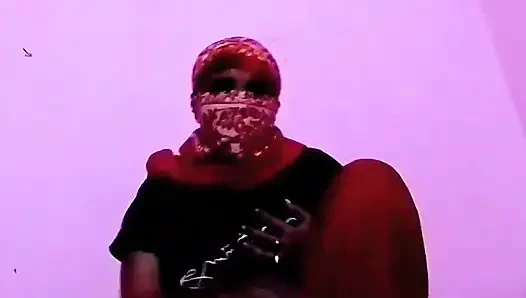 Bada bada dudh ko milte hue Kisi Ko Khoj rahi hai