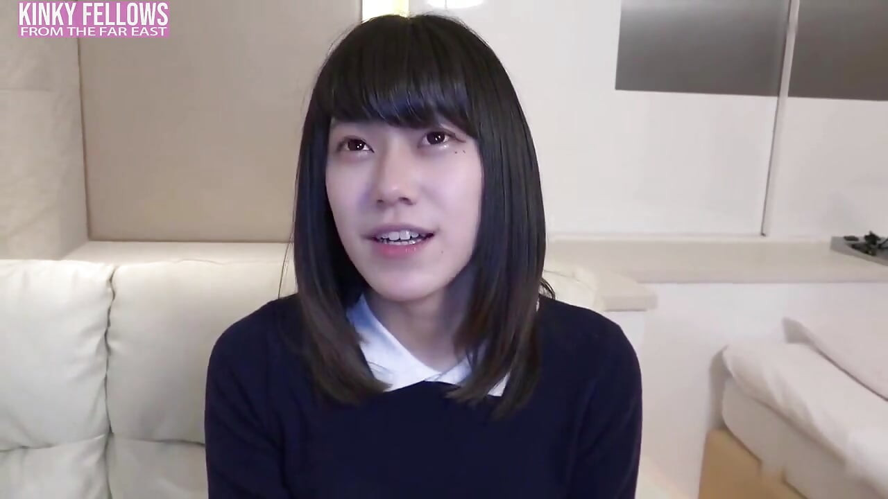 키가 크고 날씬한 긴 다리의 미녀, 경험이 제한된 수줍음, 그녀의 첫 번째 생 질싸 순간을 공유합니다.