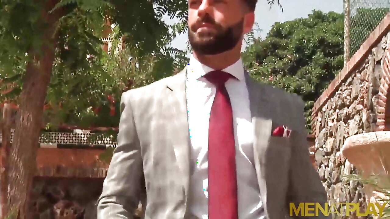 MENATPLAY - Suited businessman Hector De Silva fucks big stud