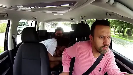 Doğal büyük memeli tombul orta yaşlı seksi kadın sikişiyor