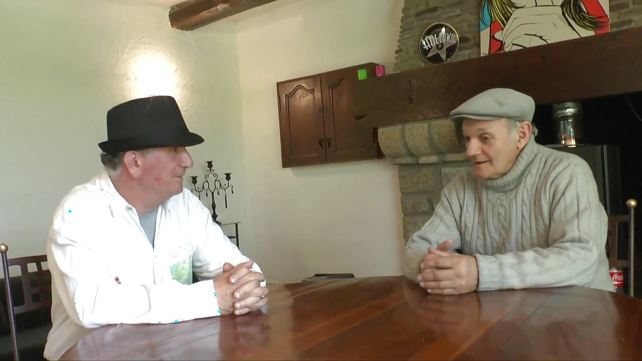 सांवली चोदने लायक मम्मी के लिए तीन लंड