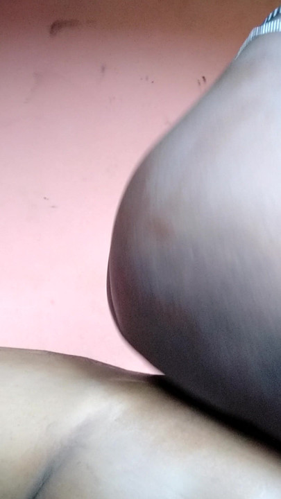 انها تركب قضيبي مثل المحترفين