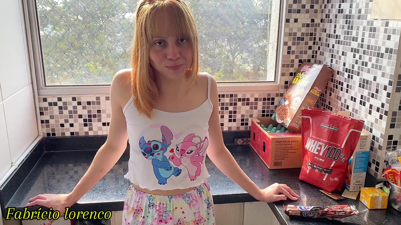 エッチな18歳の連れ子のお尻を朝食として食べちゃいました!