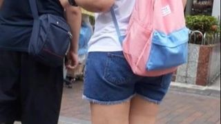 Ms singapura meninas sempre gostam de usar calças curtas e saia
