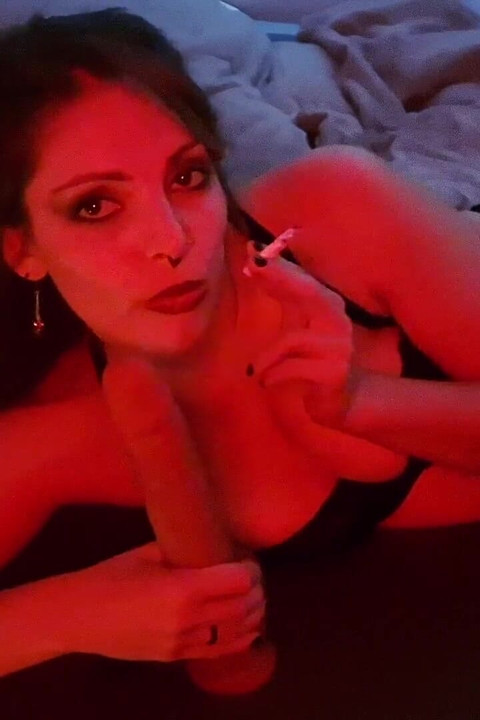 Xxl Dildo Sucked While Smoking