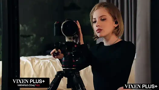 VIXENLLA Bella Spark соблазняет Nata Gold и бойфренда в интенсивном тройничке