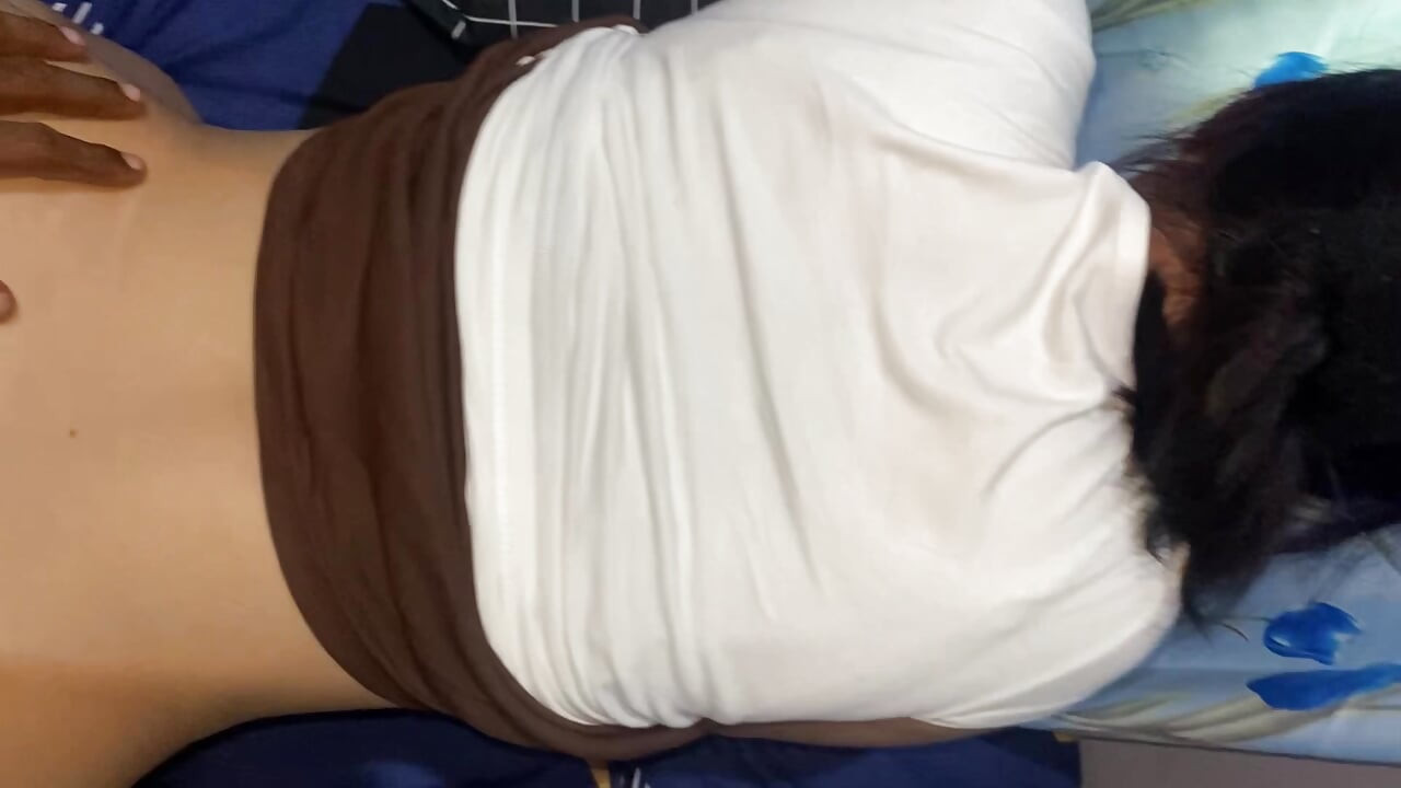 Primeira vez fodendo uma linda com um corpo quente