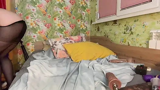 Muncrat terangsang berulang kali di depan