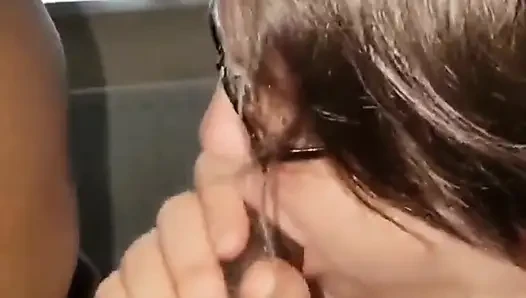Nata4sex si cewek super semok lagi asik nyepong kontol besar pria kulit hitam sampai dicrot di dalam