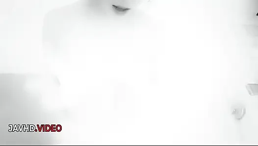 Maomi nagasawa lagi asik nyepong kontol dua cowok hot asia