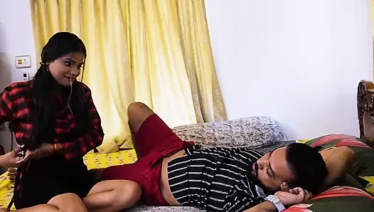 Rohit ve Aman odalarına geldiğinde üvey kız kardeşini sikiyor, sert üçlü seks