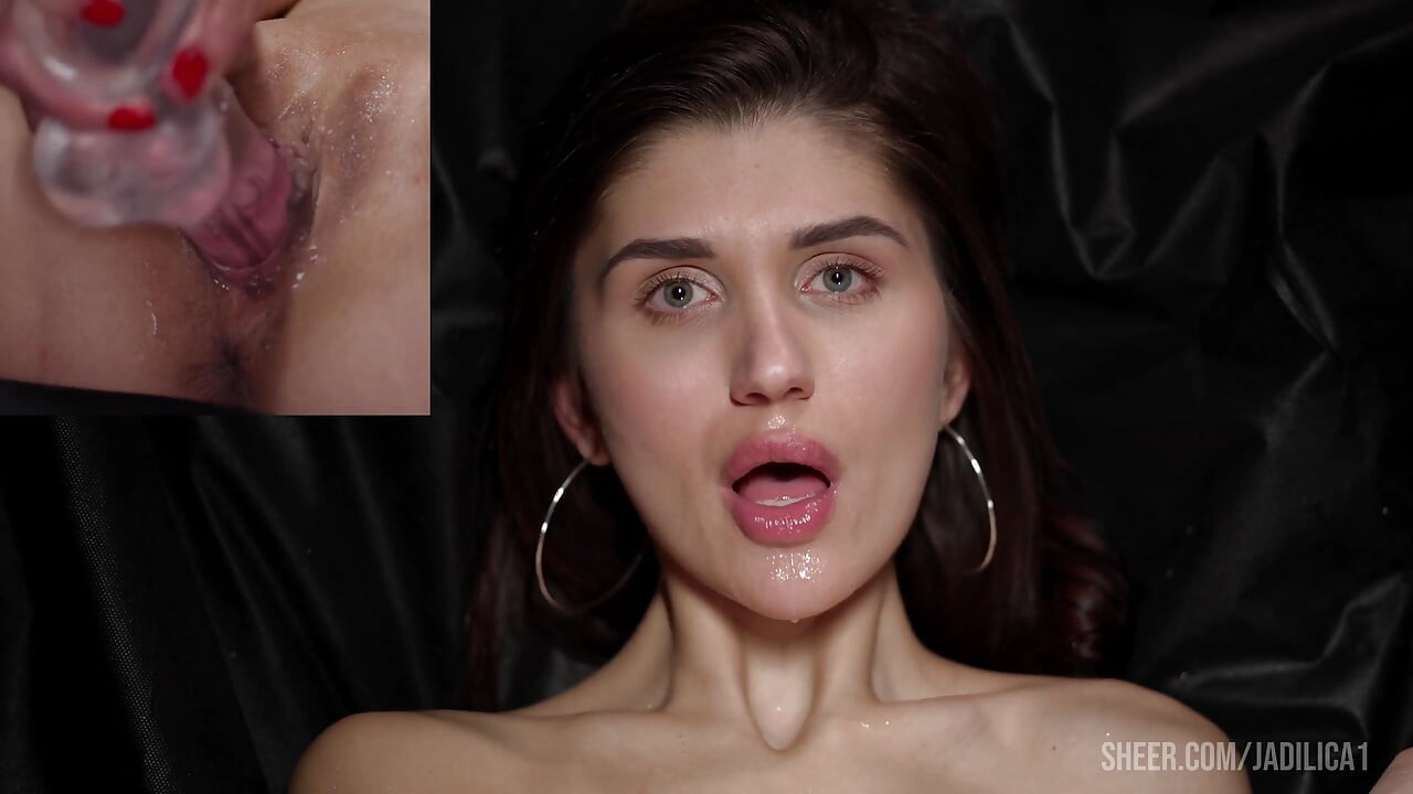 La figa stretta ottiene un sacco di orgasmi giocando 1 su 1 con la fotocamera