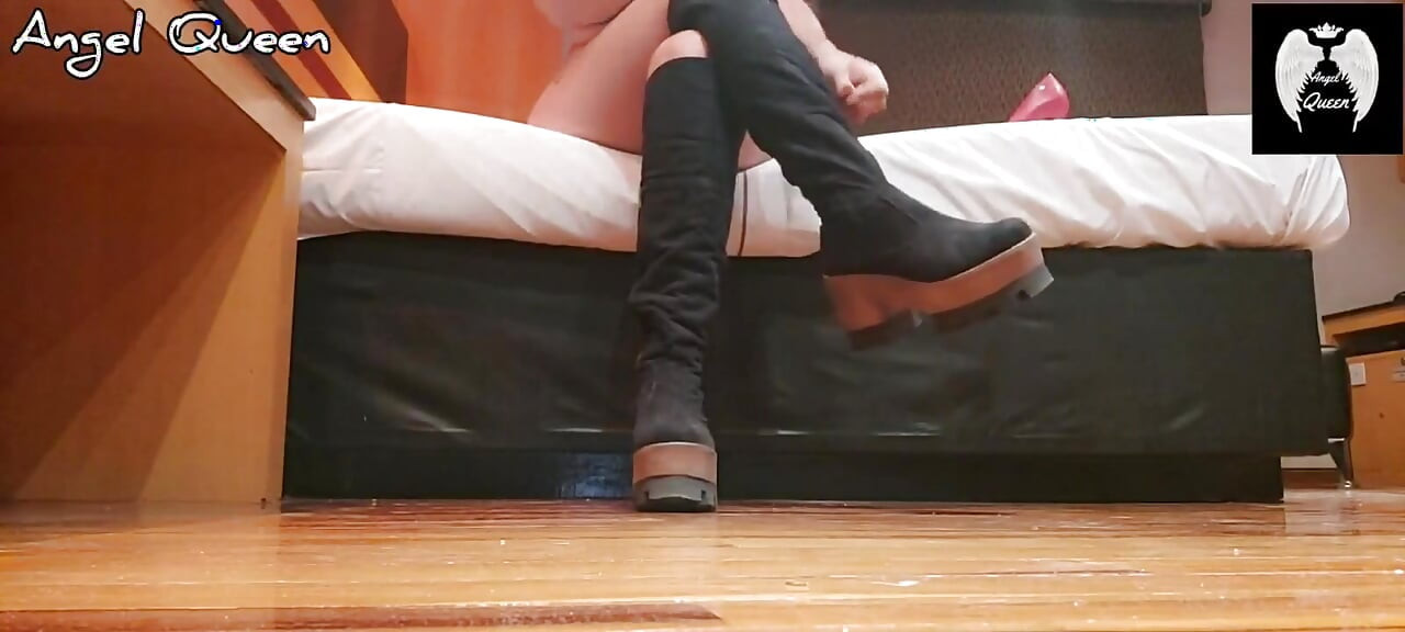 Stepmom Gets Horny Using Red High Heells
