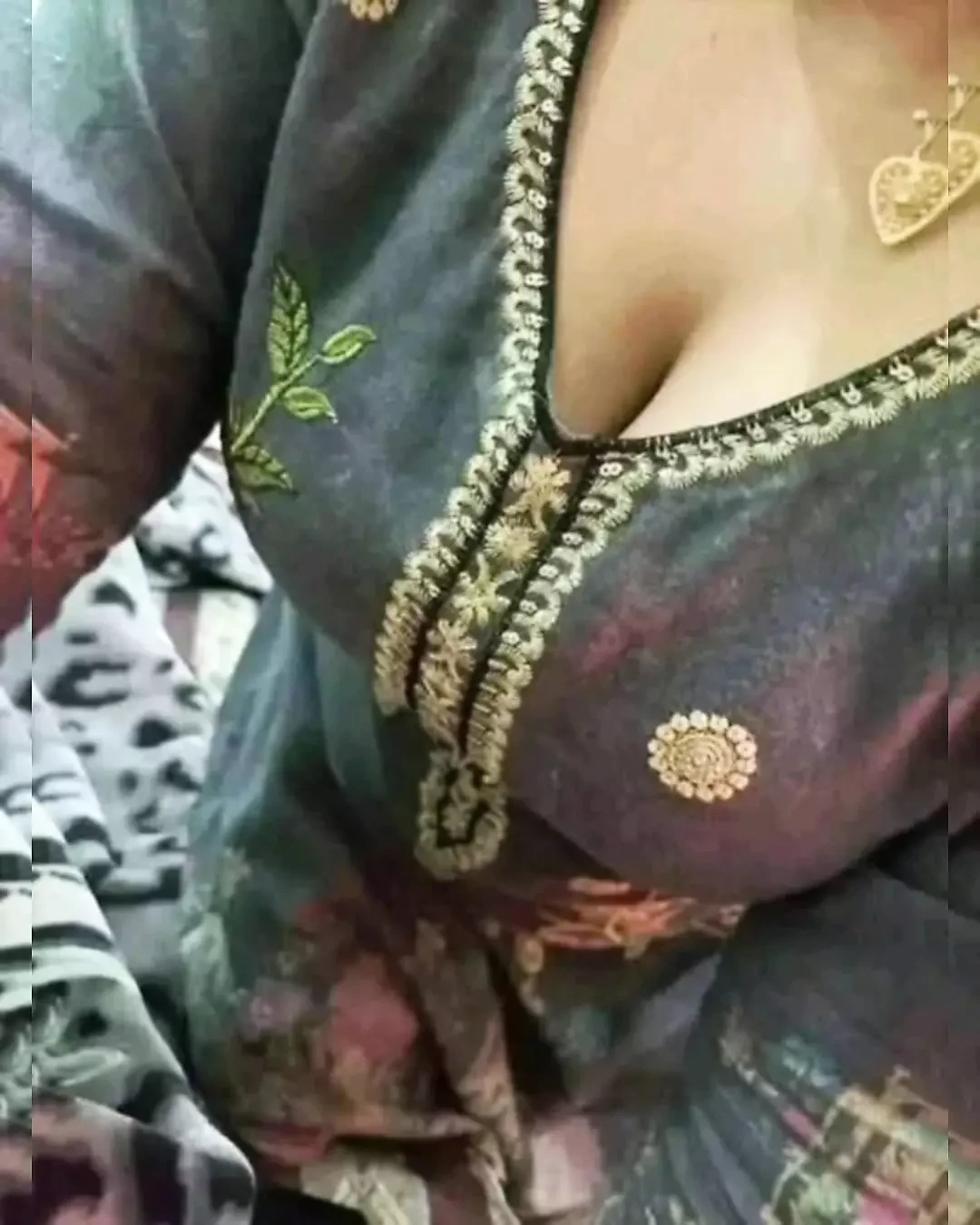 Jax bekar hai Kendra ne khare hokar mishanri chehre ko aamne-samne karne ki koshish ki
