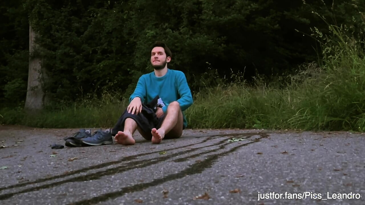 在户外撒尿和撸管被抓 - 同性恋公共暴露狂