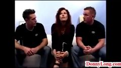 Donny Long teilt eine enge MILF-Muschi mit dicken Titten