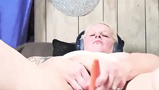 Я собираюсь трахнуть эту большую толстую морковку