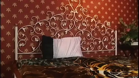 Geile MILF Mit Verschiedenen Arten Von Muschi